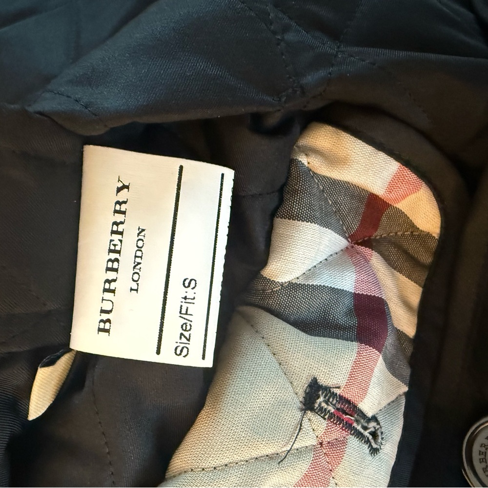 Burberry Black Quilted  Jacket - Picture 8 of 8